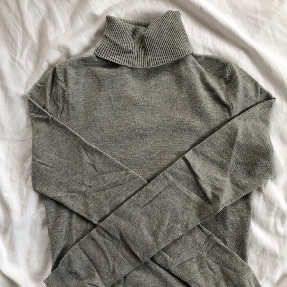 Grey turtleneck sweater - Picture 2 of 7